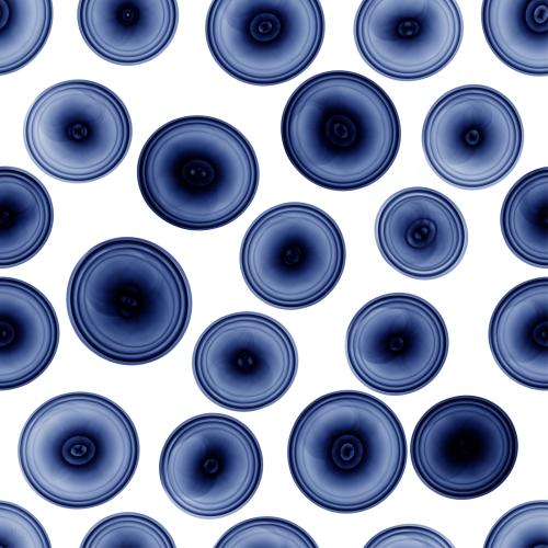 Rasterbild blaue aquarellkreise auf weißem
